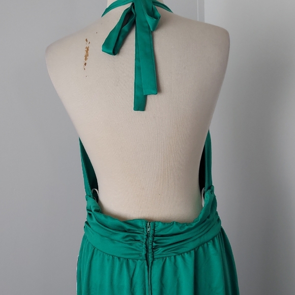 Elegant Backless Green Maxi Dress - Picture 7 of 10